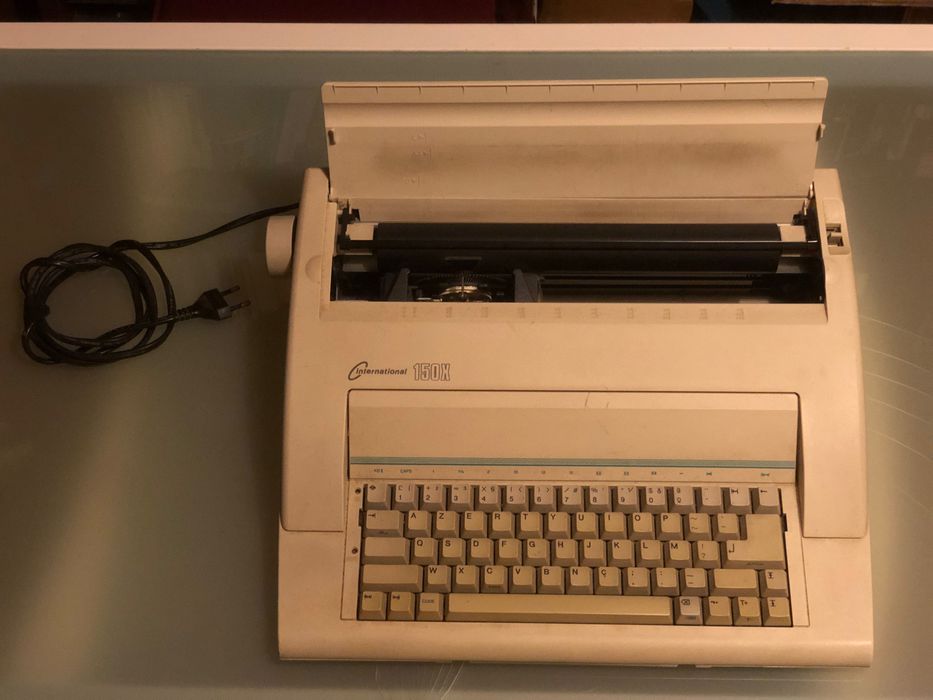 Máquina de escrever electrica Nakajima AX-150 Vintage