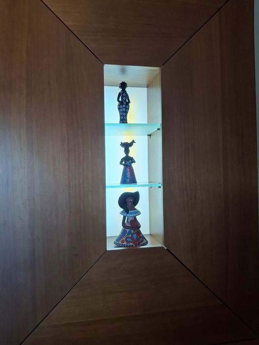 Móvel Bar Nogueira Maciça - Vitrine + Garrafeira 12 Garrafas