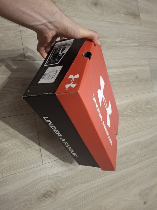 Кросівки UnderArmour чорні нові