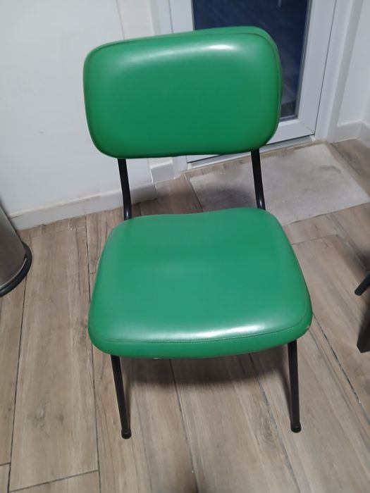 Cadeira verde em napa