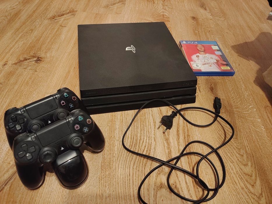 Konsola ps4 pro 1tb soft 12.52 ! cuh 7216b 2xpad ładowarka do padów