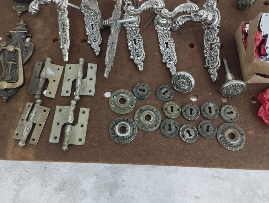 Ferrolhos  de portas , puxadores e maçanetas