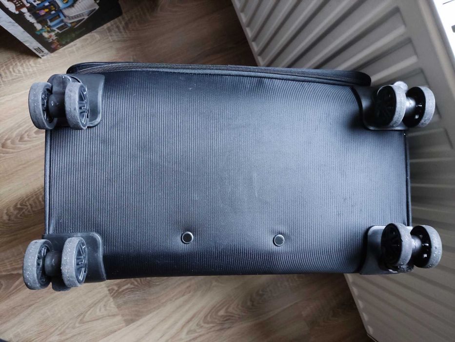 Walizka podróżna na 4 kółkach WGR 652