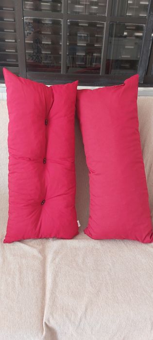Vendo almofadas vermelhas como novas