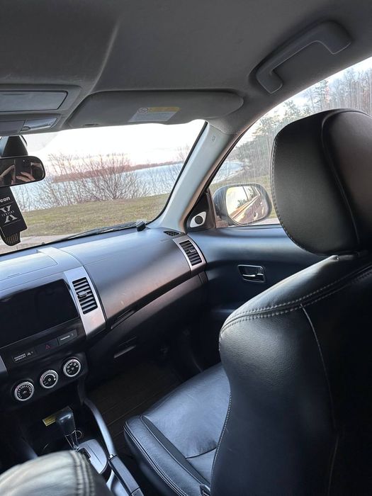 Митсубиши аутлердер 2 хл