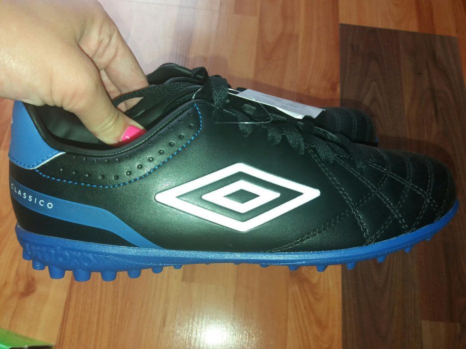 Korki Umbro na murawe Nowe 38.5 plus pudelko