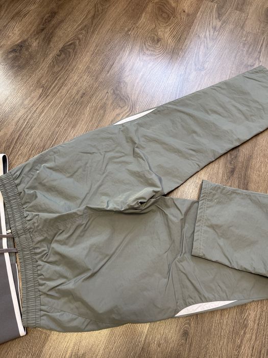 Чоловічий спортивний костюм