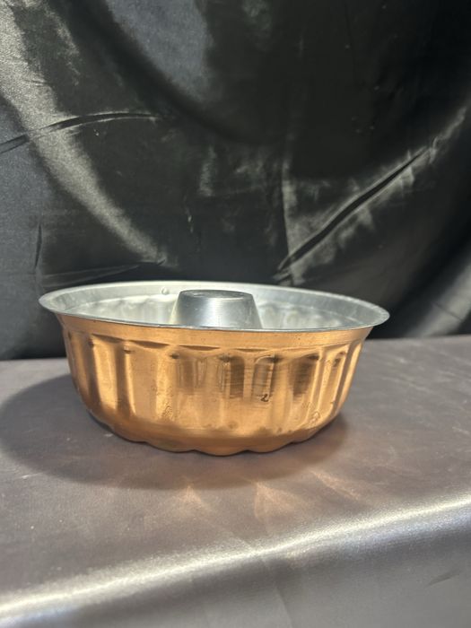 Miedziana Foremka na Babkę – Elegancka, z Kółeczkiem do Zawieszenia