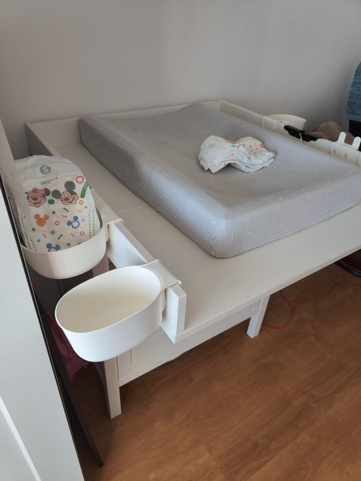 Muda Fraldas com 2 gavetas de arrumação e acessórios