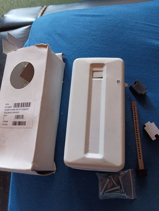 Дверной глазок с ручным звонком