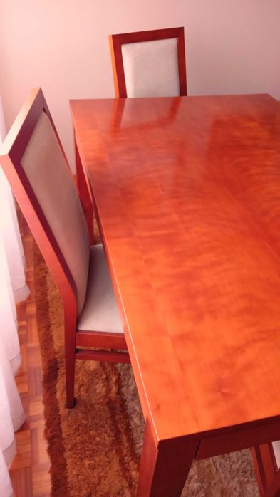 Mesa de Sala de Jantar com quatro cadeiras