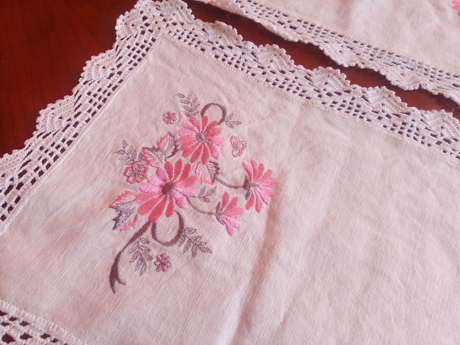 Pano de linho e crochet