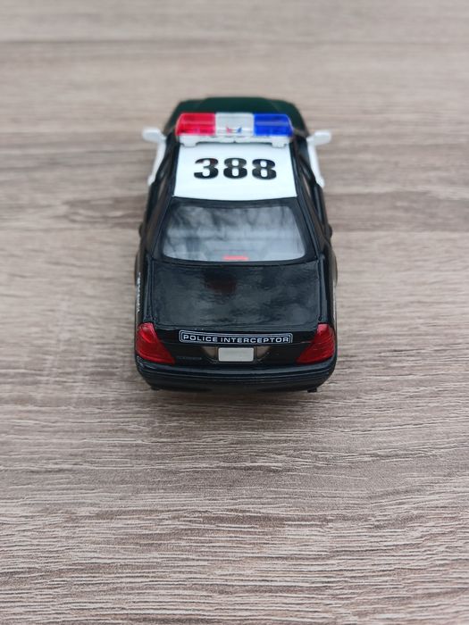 Нова поліцейська машинка