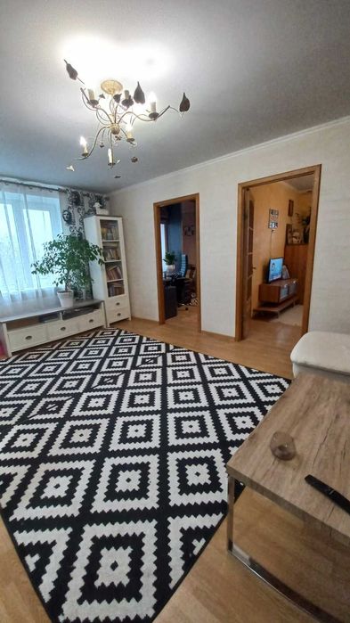 Трикімнатна квартира на Південно-Заході, хороший стан.