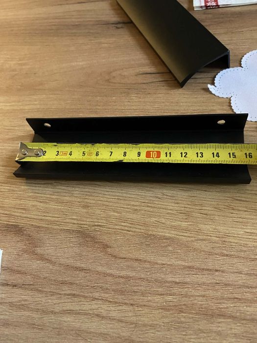 Uchwyty krawędziowe do mebli