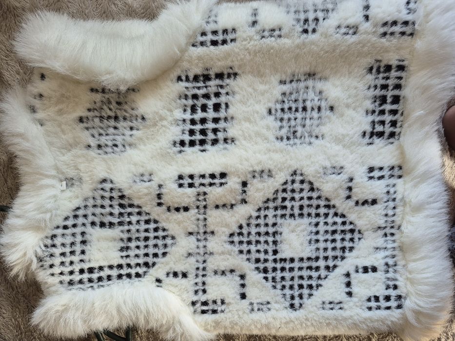 Жилетка на дівчинку