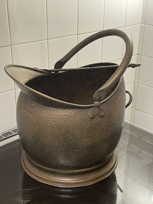 Panela em liga de cobre e latão martelado