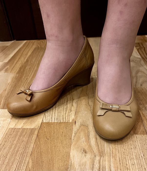 Бежеві шкіряні туфлі Lasocki, 39 розмір