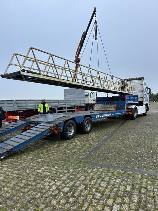 Serviços de maquina e camiao