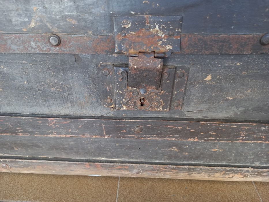 Arca / mala de porão antiquíssima