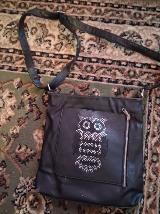 Torebka czarna z cyrkoniami na ,zamek