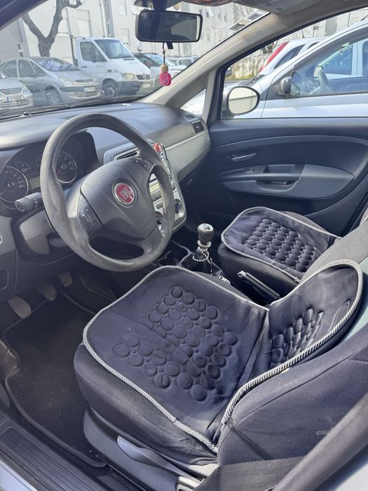 Carro FIAT Grande Punto 1.2 Active em otimo estado e estimado