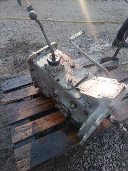 URSUS C-330 C-330M Skrzynia biegów nowego typu 88rok stan BDB