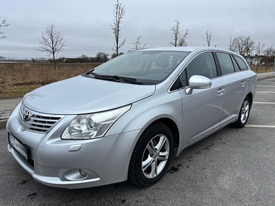 Toyota Avensis Toyota Avensis 1,8 benzyna, 176 tys km, nawigacja, kamera cofania