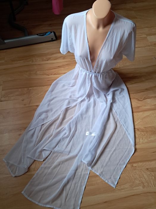 Zmysłowa sukienka plażowa Boohoo