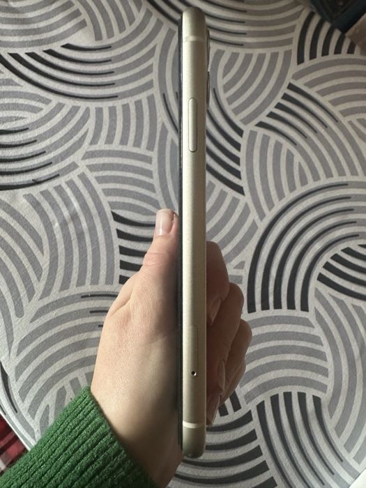 Продам Iphone 11
