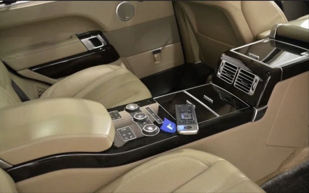 Range Rover Vogue LWB 5.0 Supercharged SVR