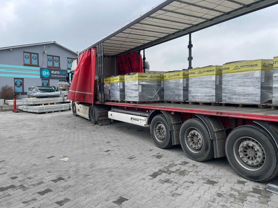 Pustaki ogrodzeniowe gładkie łupane daszki Styrobud Bruk-Bet montaż