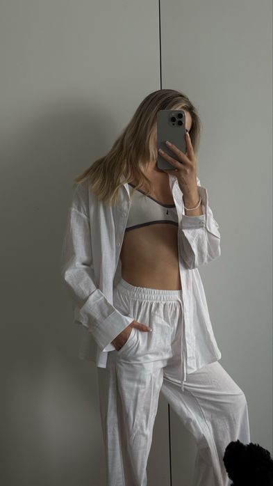 білий лляний костюм