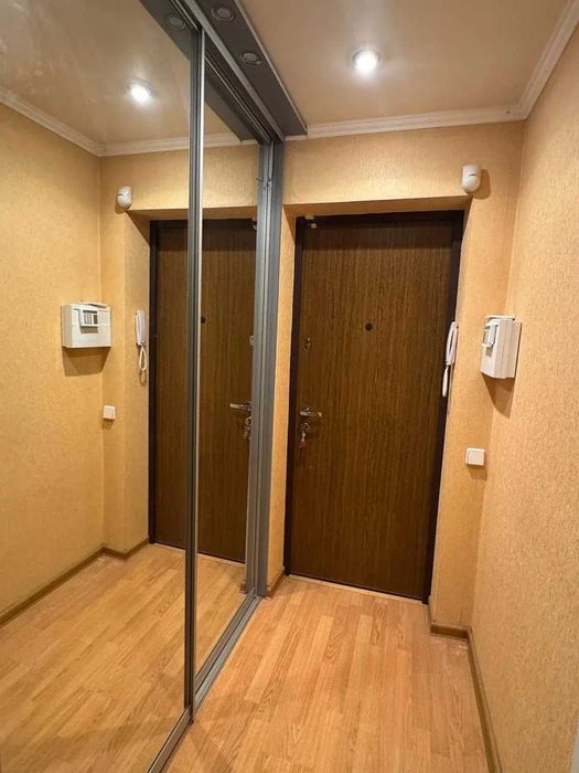Продається двокімнатна квартира в центральній частині міста.