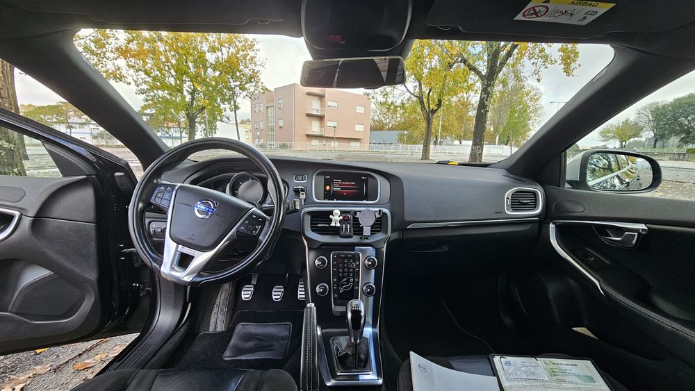 Volvo V40 D4 R-Design