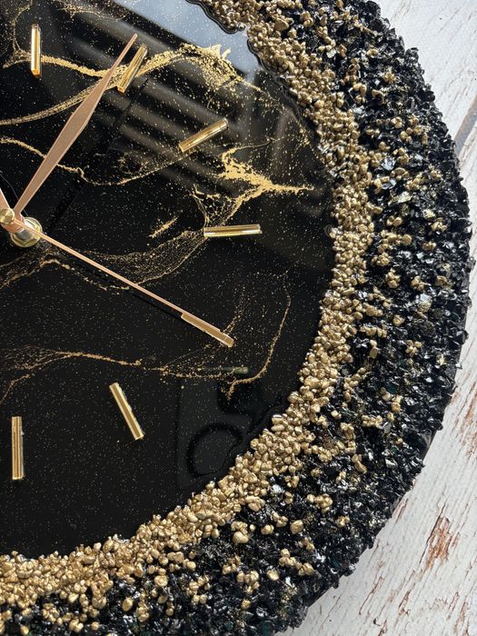 Zegar w stylu Glamour czerń i złoto żywica