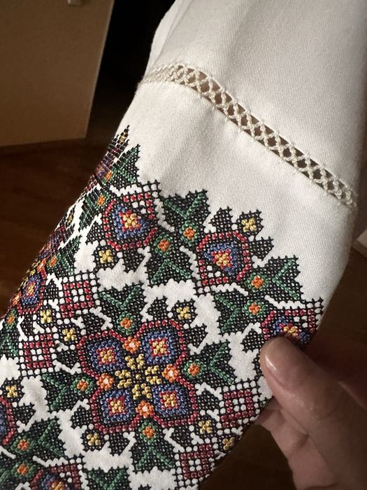 Вишита сукня