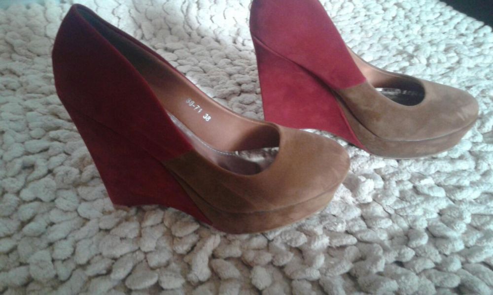 Buty polbuty zamsz czerwone beżowe koturn
