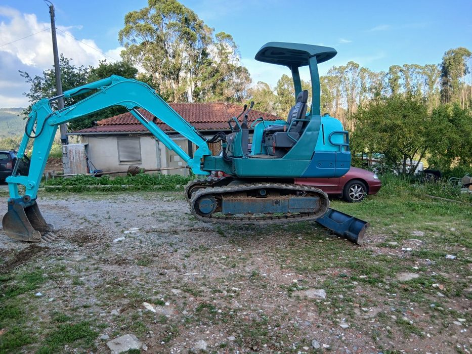 Mini giratoria yanmar b27