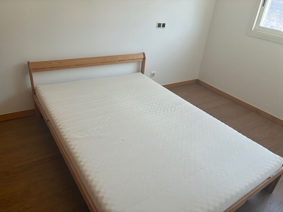 Cama de casal pouco uso
