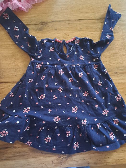 Sukienki rozmiarze 68-74