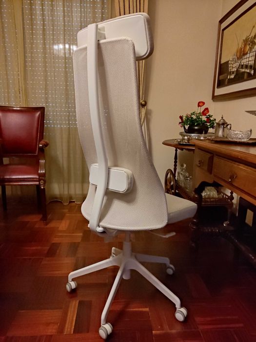 Cadeira IKEA JÄRVFJÄLLET sem braços bege