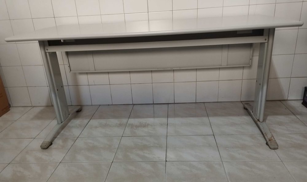 Secretaria de escritorio usada em bom estado