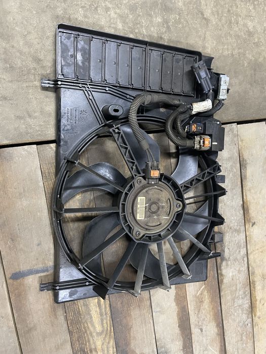 Пежо 508 2013рік  1,6 дизель , інтеркулєр  вітряк радіатора інтеркулєр