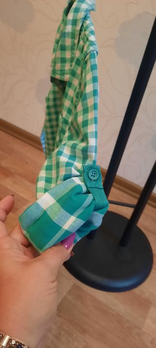 Продам рубашку на мальчика 5-6 лет
