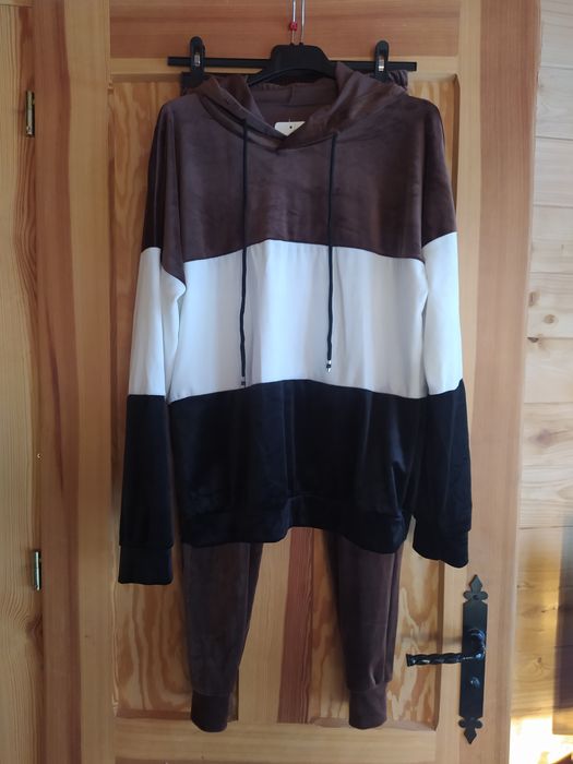 Welurowy dres z kapturem S/M