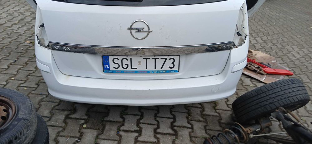 Opel Astra h kombi zderzak tył Z474