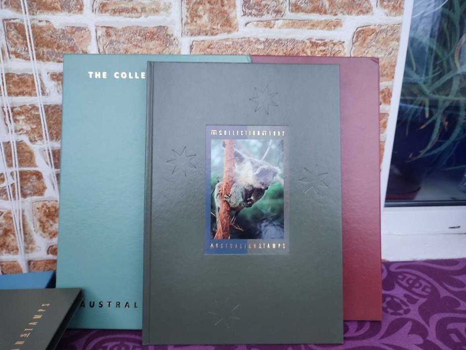 Колекційні альбоми, книги з річними наборами марок Австралії 1988-1992