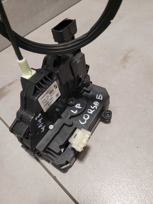 Zamek drzwi lewy przód lewy przedni Opel Corsa E 134.318.41 6-PIN