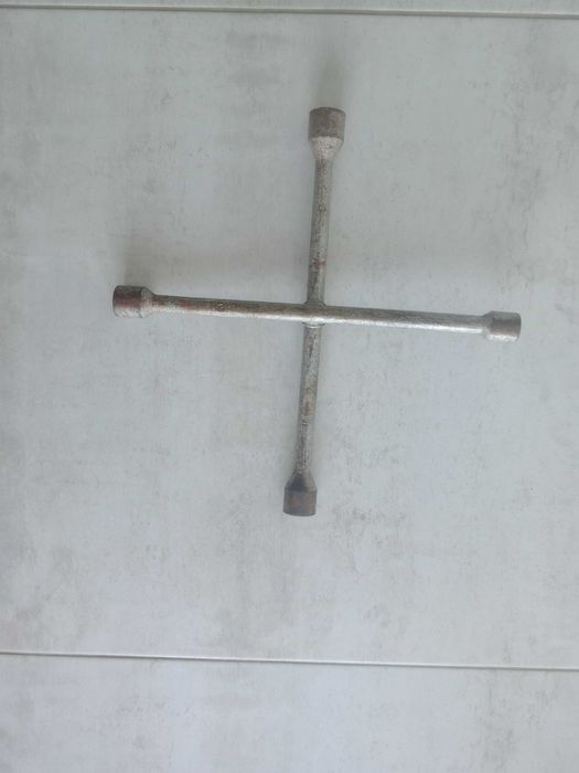 Chave de rodas das antigas